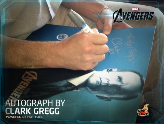 Hot Toys - Autograph by Clark Gregg02